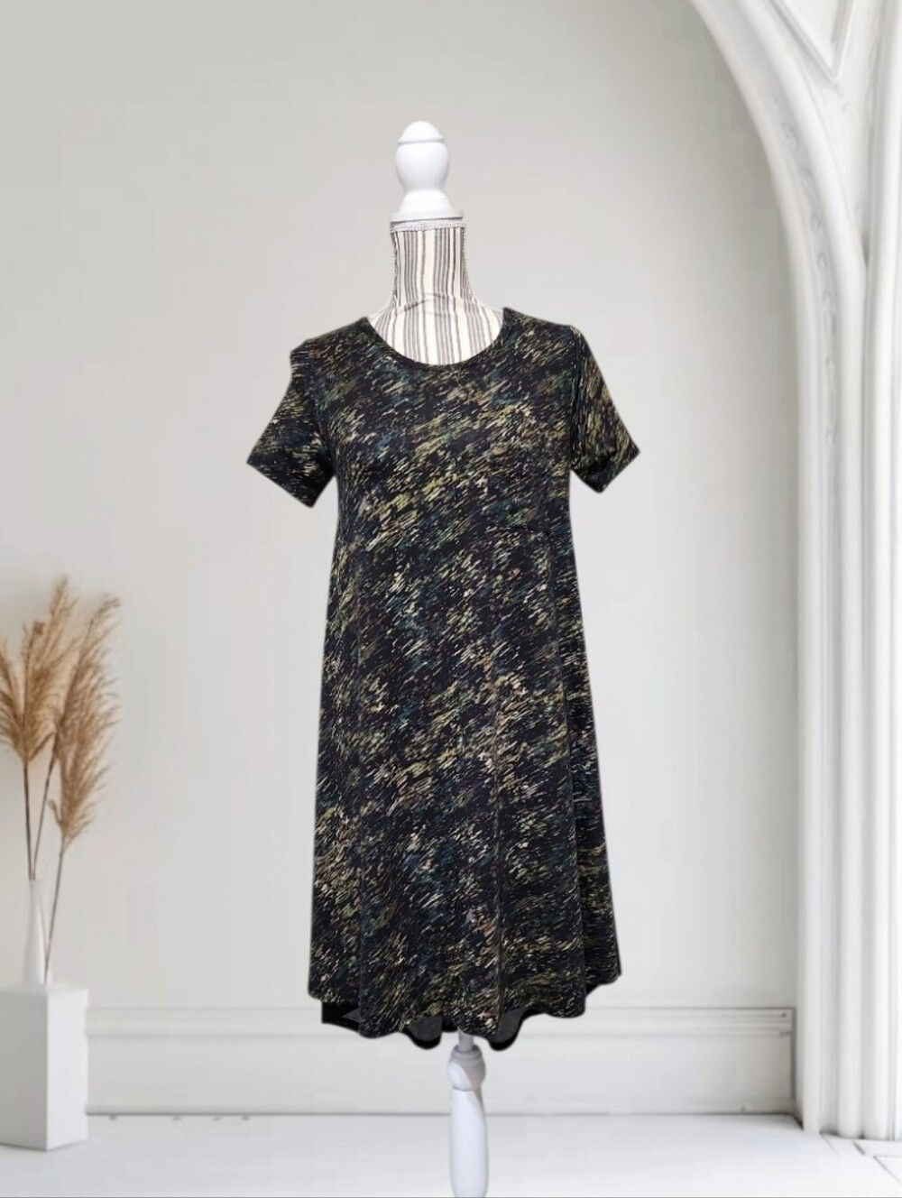 LuLaRoe Carly Short Sleeve Swing-style Dress Brush Stroke Pattern (XS)